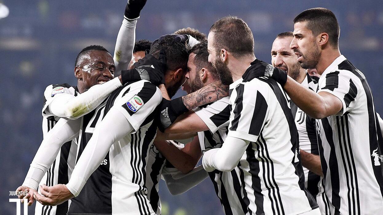 西甲：巴萨主场3-0完胜瓦伦西亚