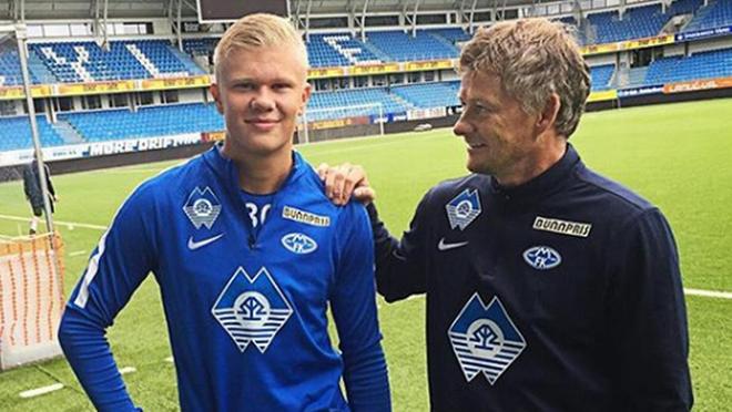 英超焦点战：纽卡斯尔联VS伯恩利 赛前全方位解析与比分前瞻（英超重磅对决：纽卡斯尔联对阵伯恩利 赛前深度解读与比分预测）