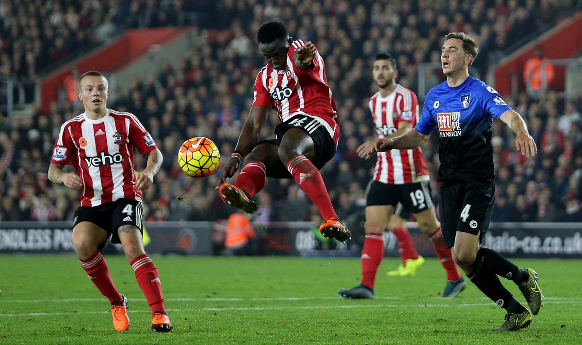 时光荏苒三十二载，感恩你我风雨相伴。同心逐梦共赴...