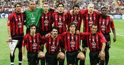 詹姆斯篮下连续得分