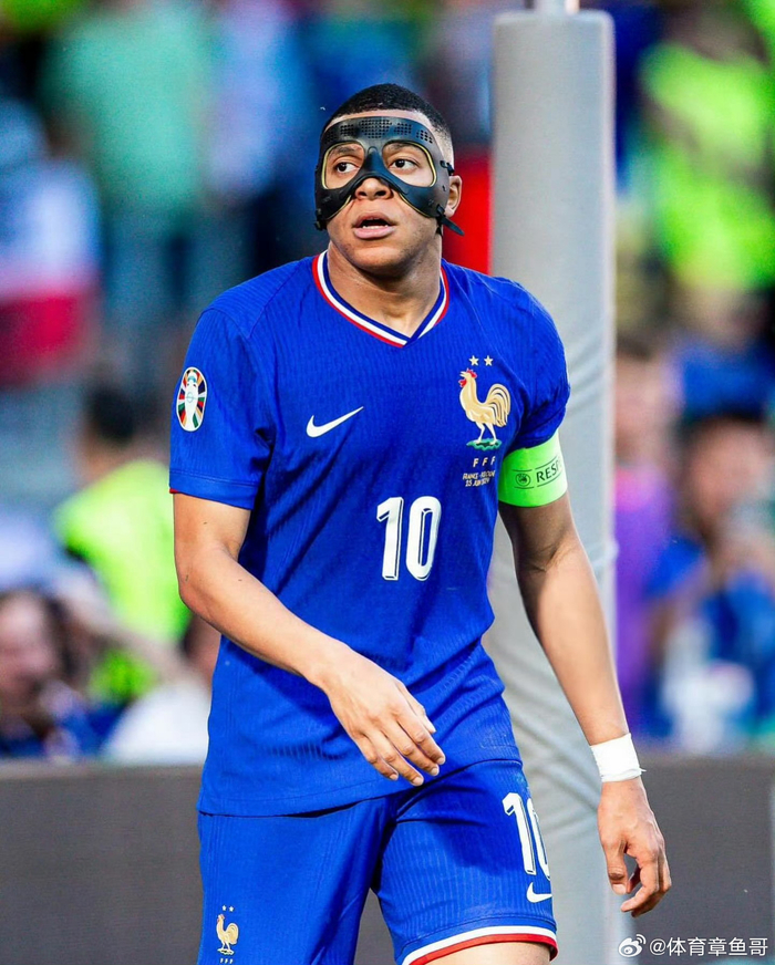 官方：凯塞多踩踏对手染红停赛3场 盖耶掌掴队友停赛2场