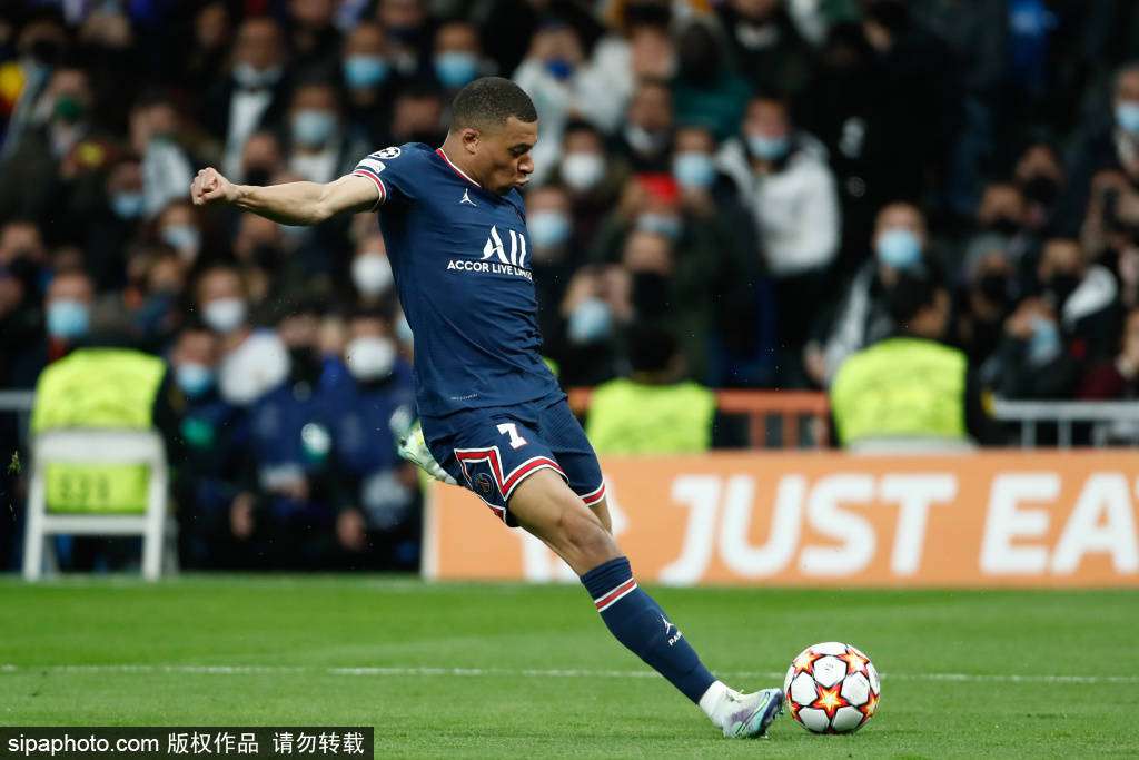 马丁内斯谈C罗肘击被罚下：那不是暴力行为，而是对挑衅的反应