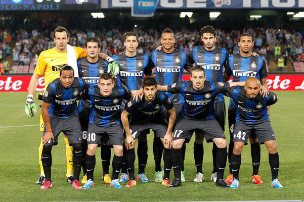 俄罗斯运动员谢尔盖-博伊在1800米高空踢球，挑战极限，引发热议。