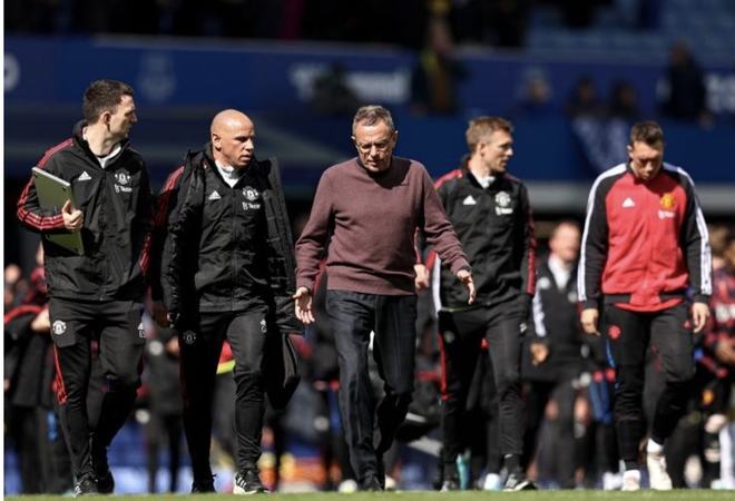 英超积分榜：曼城暂升二桑德兰仍高歌 纽卡超曼联红军（英超积分榜：曼城暂居次席 桑德兰势头不减 纽卡压过曼联与红军）