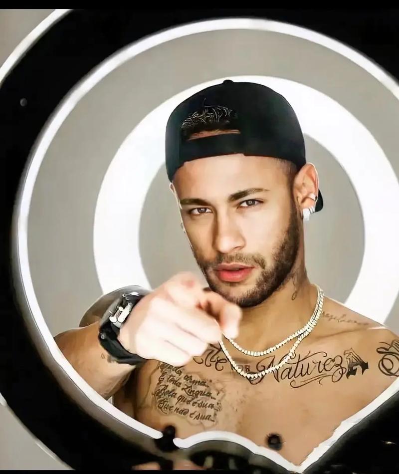 全欧哄抢！记者：利物浦切尔西曼城热刺关注19岁前锋迪奥曼德，标价一亿（记者：欧洲豪门围抢！利物浦、切尔西、曼城与热刺盯上19岁锋线新星迪奥曼德，标价达一亿）