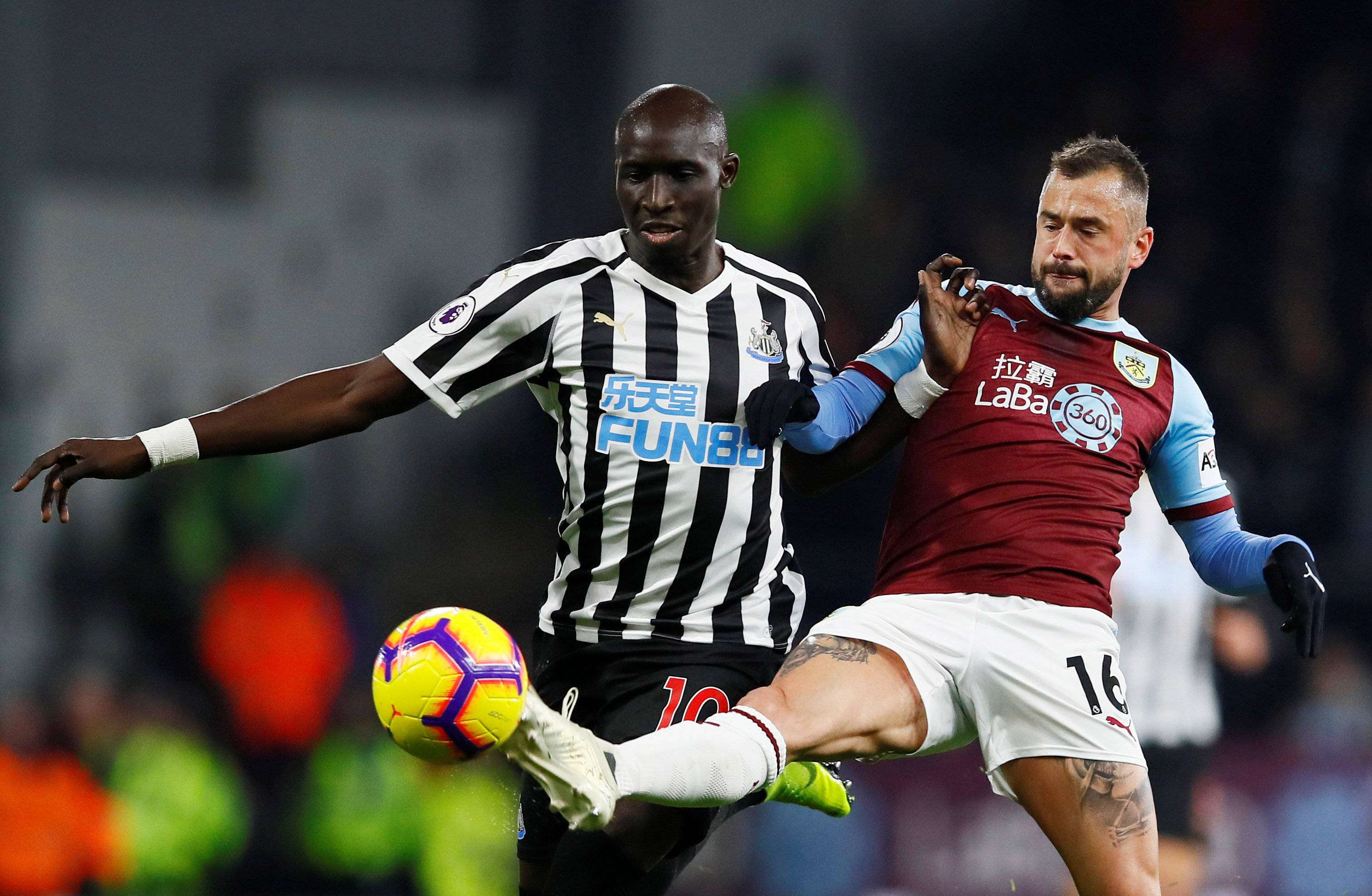 赫内斯：孔帕尼有两三个优点，他只谈论足球不给记者提供素材（赫内斯：孔帕尼有几项长处，只谈足球不给媒体谈资）