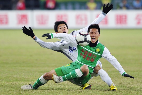 里弗斯：字母哥不会随队前往底特律，格林明天接受MRI检查